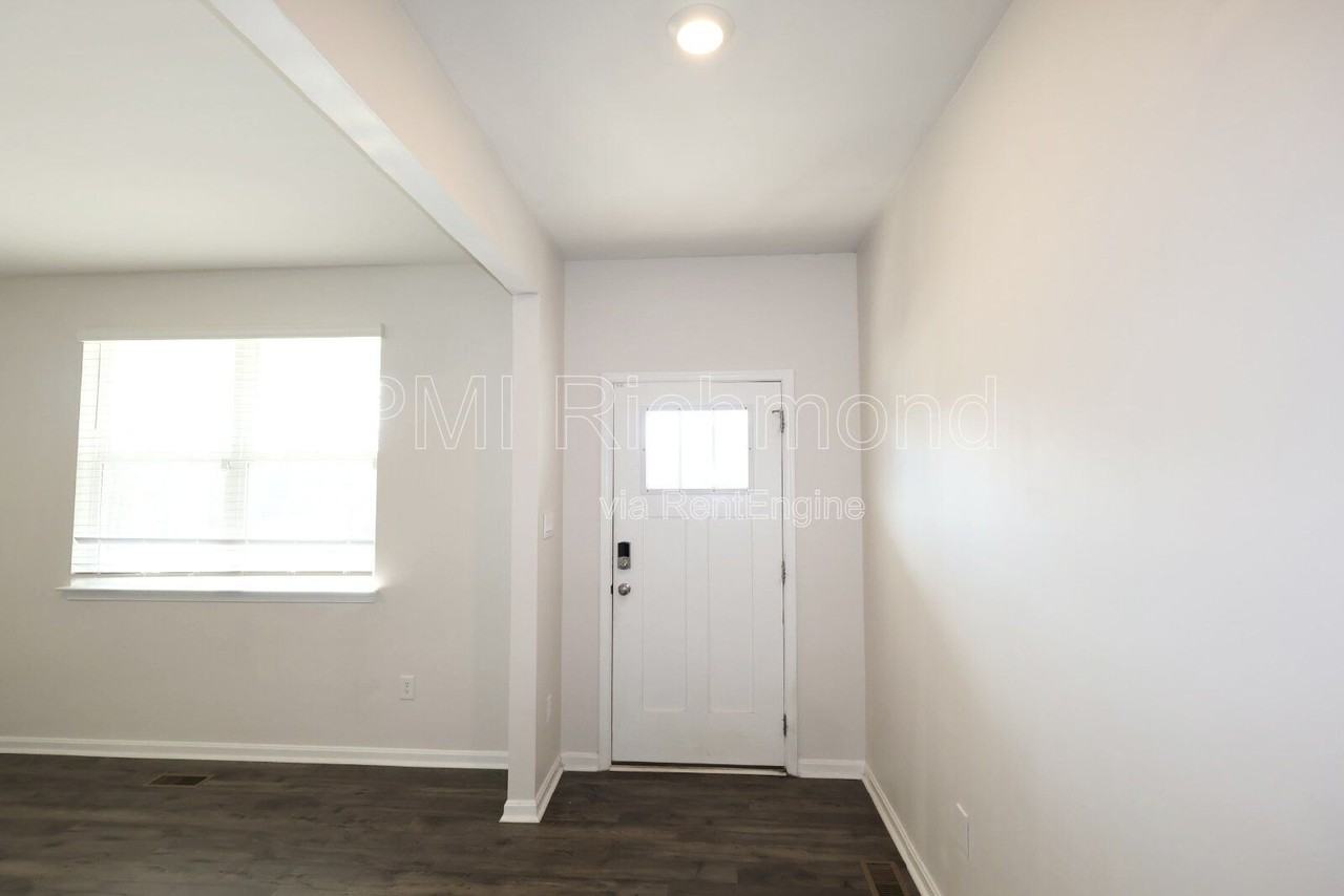 7001 Batten Ct - Photo 4 of 26