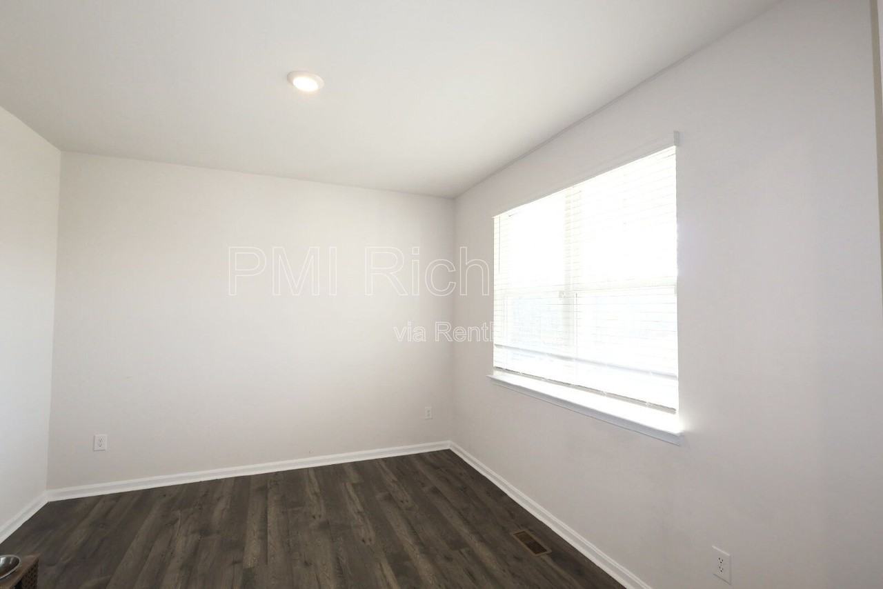 7001 Batten Ct - Photo 5 of 26