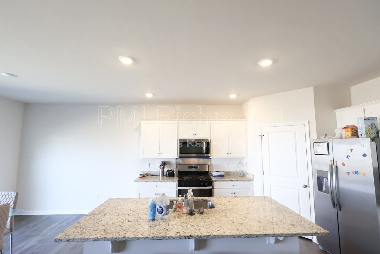 7001 Batten Ct - Photo 6 of 26