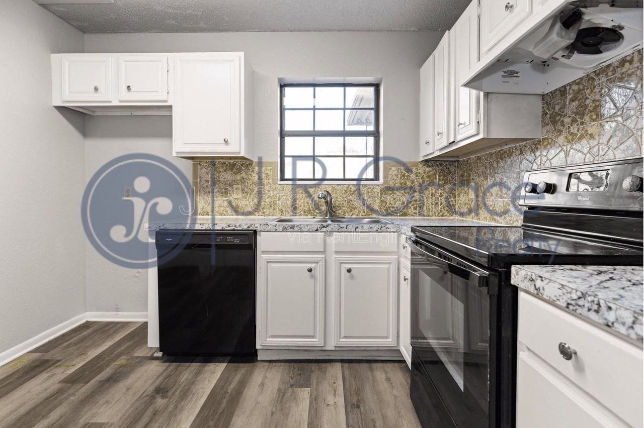 1304 Chapel Creek Rd - Photo 2 of 23