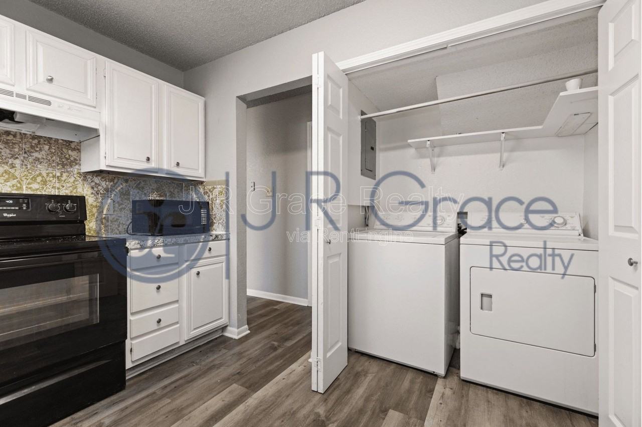 1304 Chapel Creek Rd - Photo 4 of 23