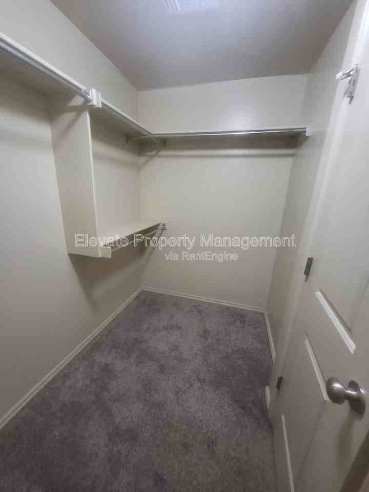 923 W Prairie Wind Way - Photo 3 of 17