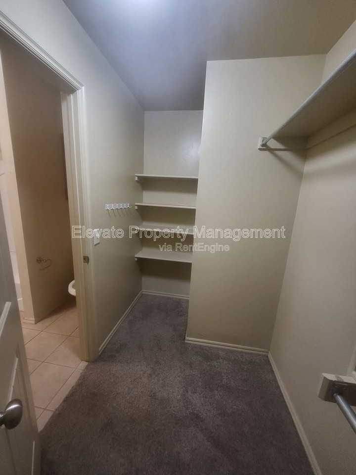 923 W Prairie Wind Way - Photo 4 of 17