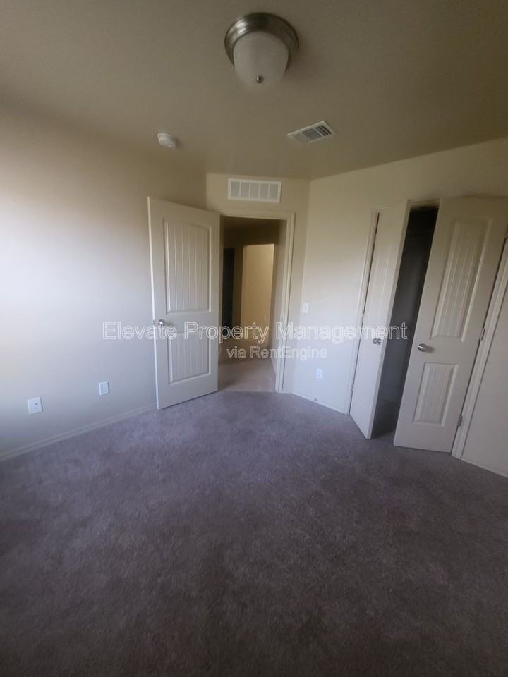 923 W Prairie Wind Way - Photo 6 of 17