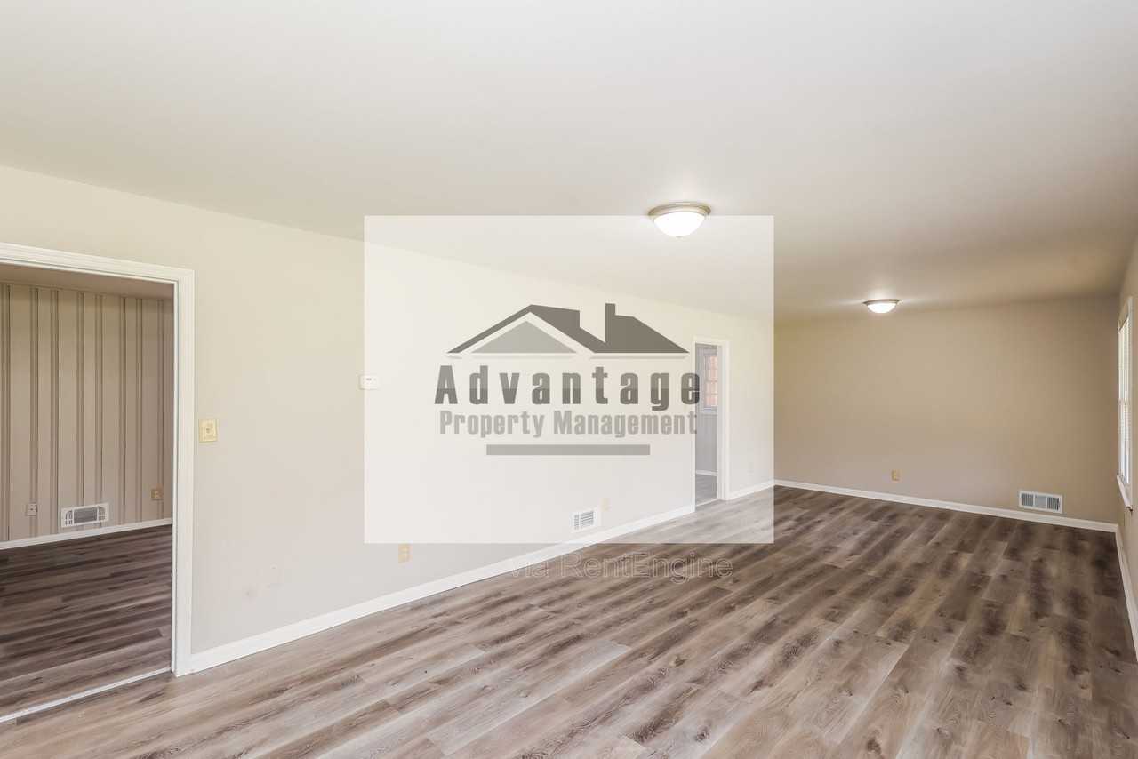 6615 Cascade Palmetto Hwy - Photo 3 of 17