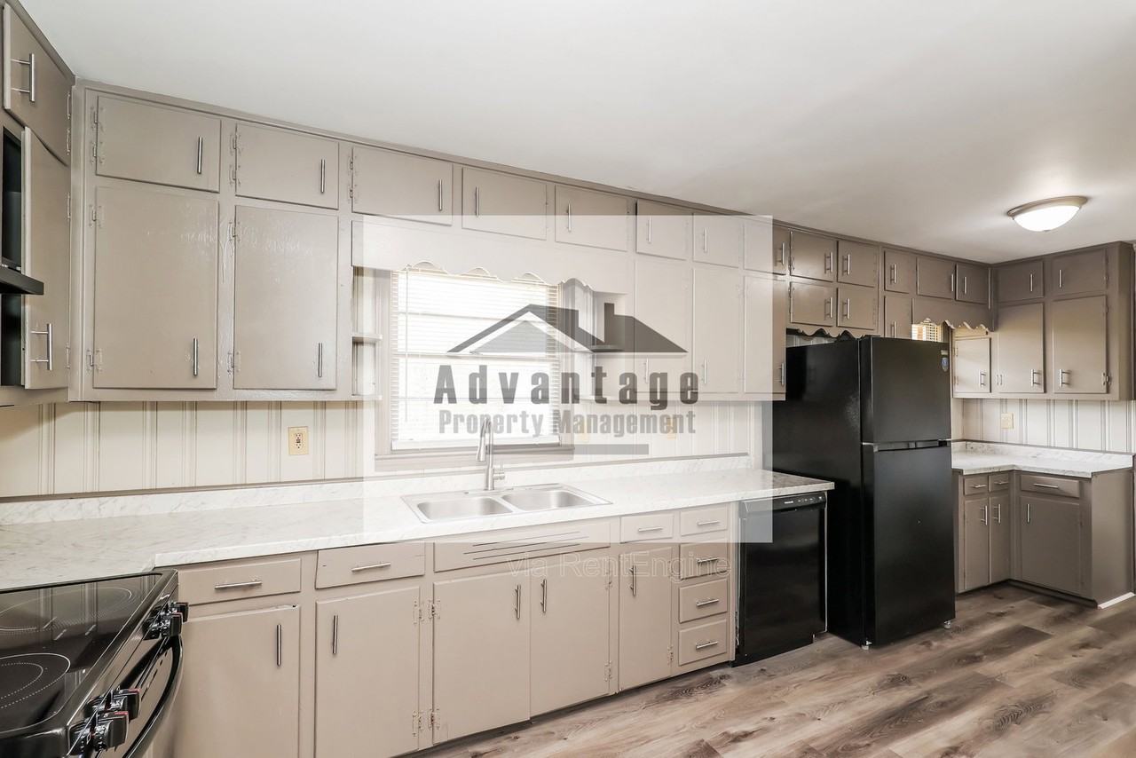 6615 Cascade Palmetto Hwy - Photo 6 of 17