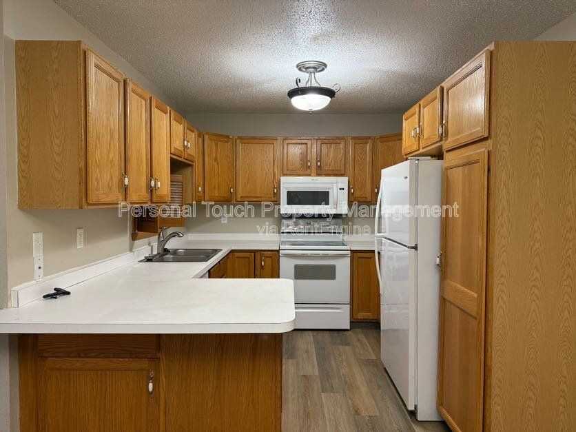 2736 33 1/2 Ave S - Photo 2 of 45