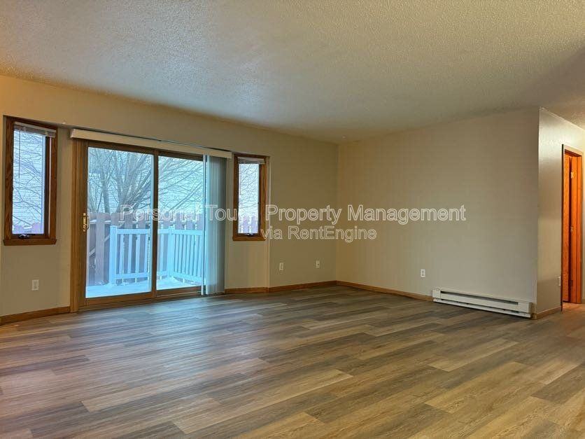 2736 33 1/2 Ave S - Photo 4 of 45