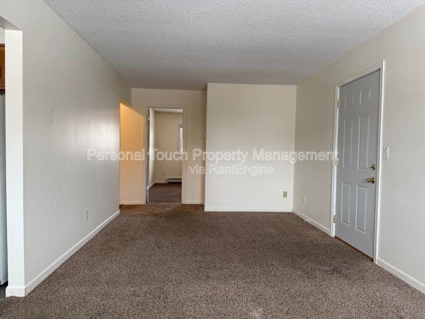 912 18 1/2 St S #3 - Photo 5 of 17