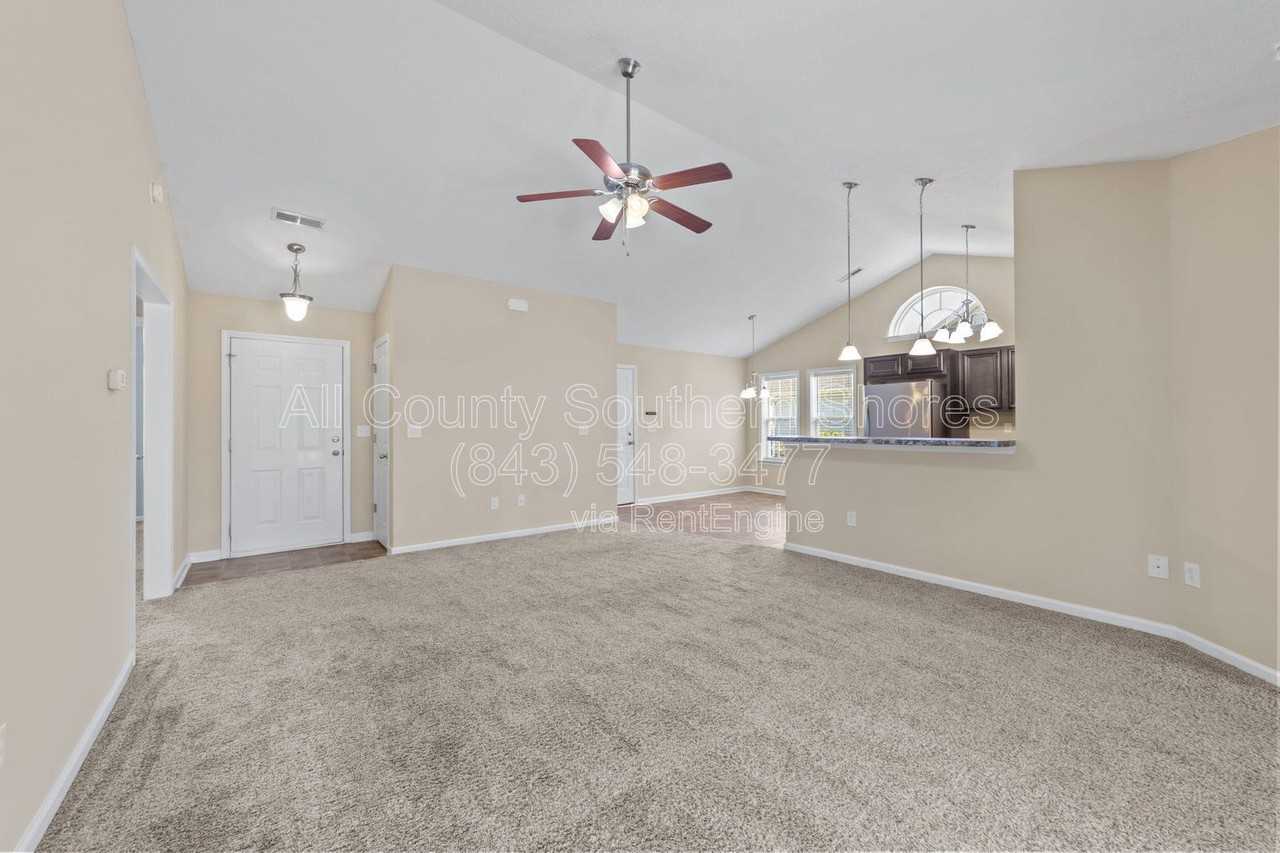240 Ackerman Dr - Photo 7 of 38