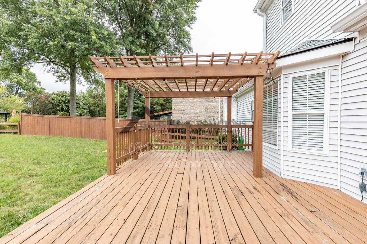 1135 Wedgewood Dr - Photo 5 of 32