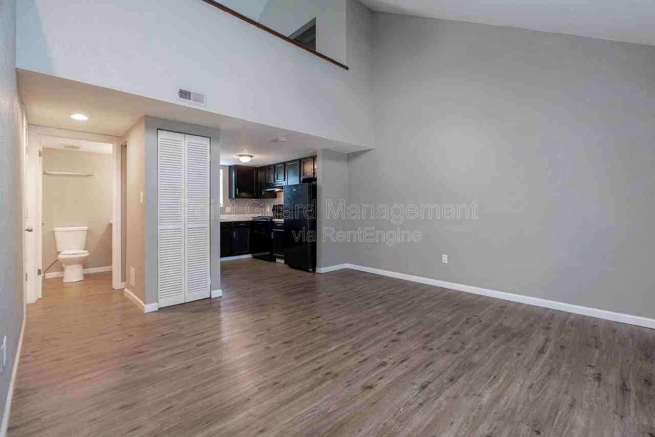 3032 N Arkansas Ave #3 - Photo 3 of 29