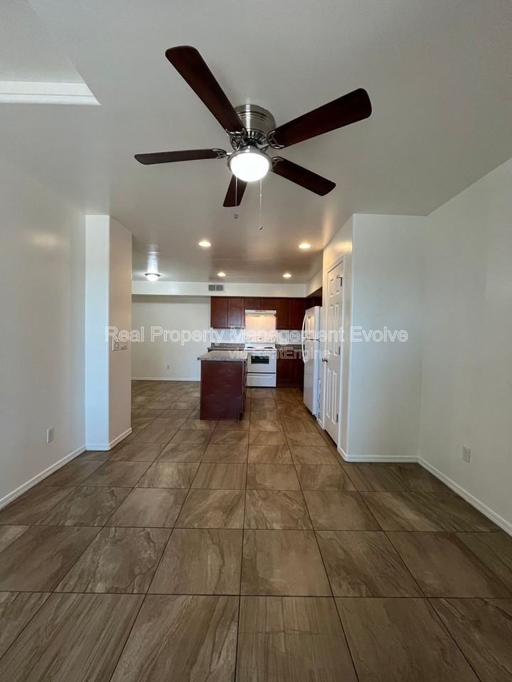 10402 N 9th Ave #1 - Photo 3 of 19