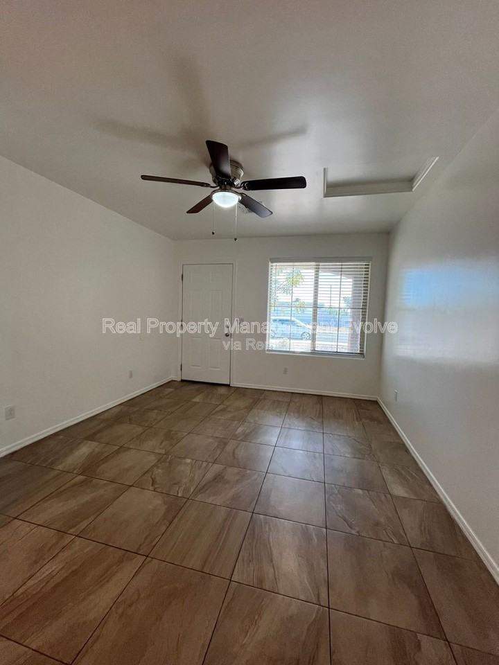 10402 N 9th Ave #1 - Photo 4 of 19