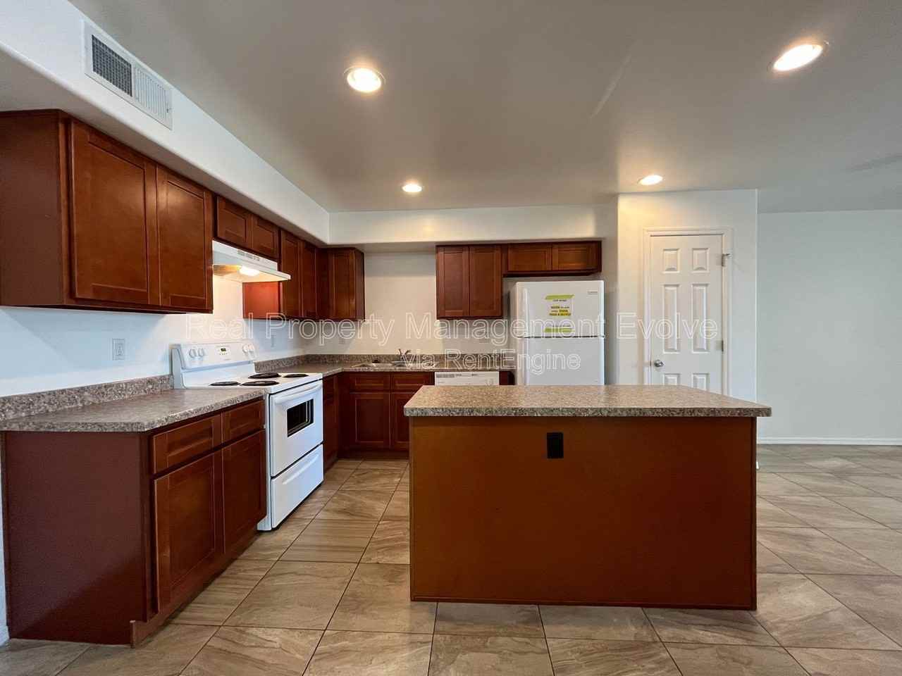 10402 N 9th Ave #1 - Photo 6 of 19