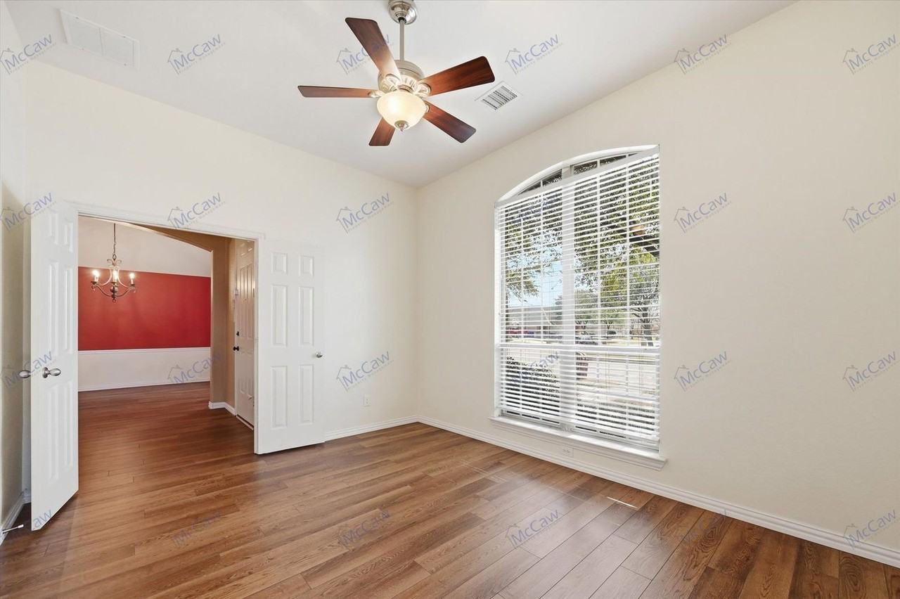 1021 Ellis Way - Photo 3 of 22