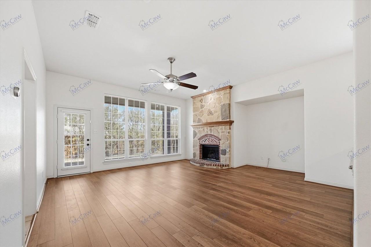 1021 Ellis Way - Photo 5 of 22