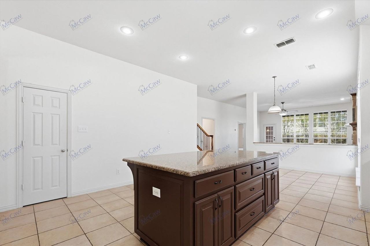 1021 Ellis Way - Photo 6 of 22