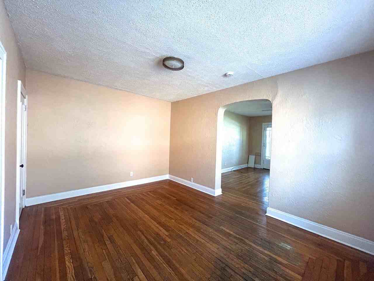 6338 Hamilton Ave - Photo 5 of 14