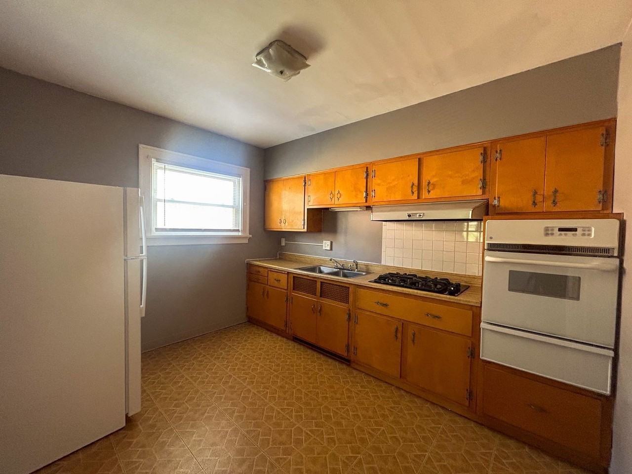 6338 Hamilton Ave - Photo 6 of 14