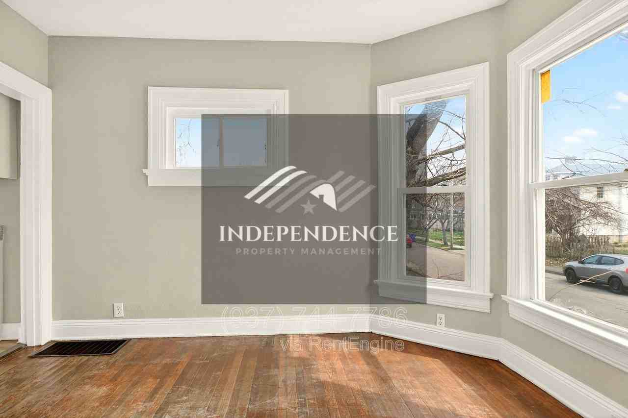 102 Rockwood Ave - Photo 4 of 16