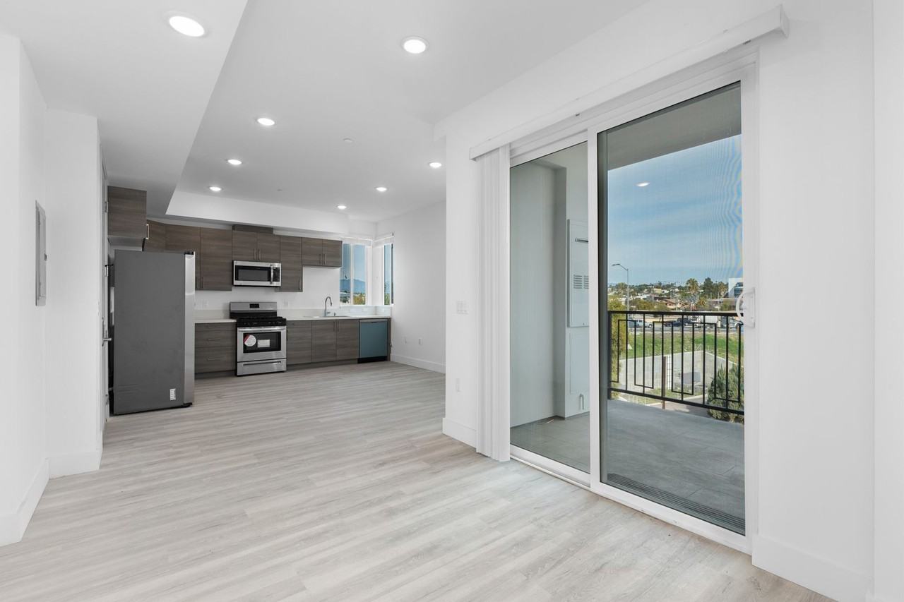 ST Living at 549 N Heliotrope Dr | Fresh &  Modern for the Best of LA Living! - Photo 6 of 24