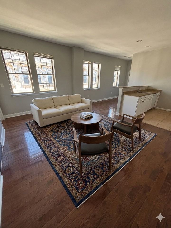 210 Farmington Ave #302 - Photo 6 of 10