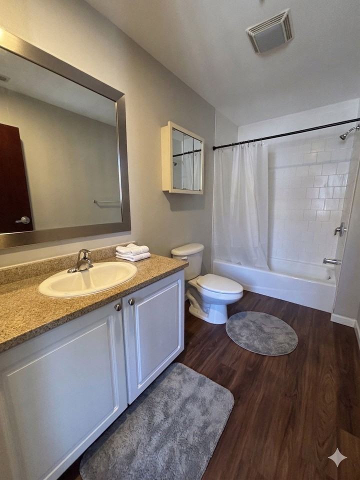 210 Farmington Ave #302 - Photo 7 of 10