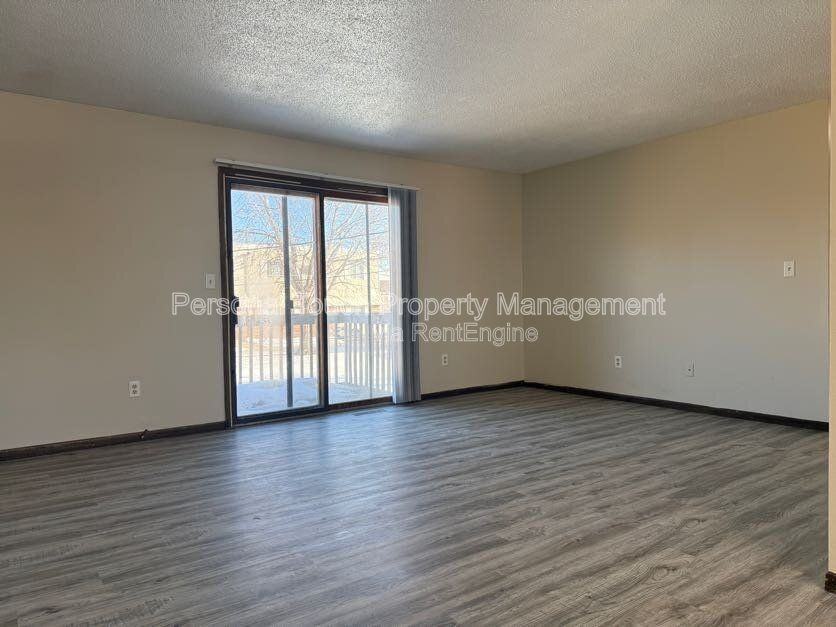 407 5th St E - Photo 4 of 18