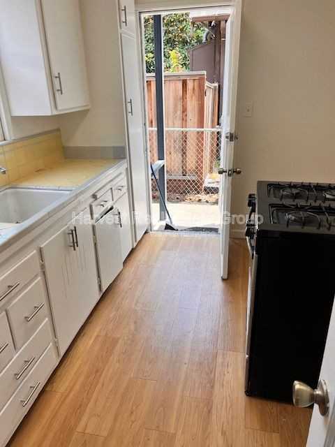 2233 9th St #D - Photo 2 of 3