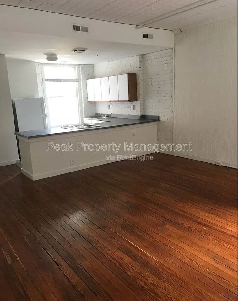 308 W Broad St #B - Photo 2 of 9