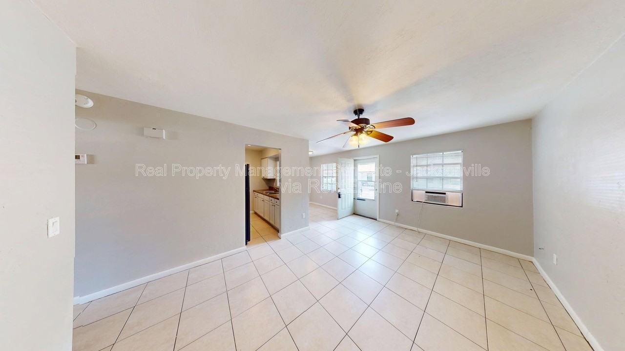 1010 Bronson St #3 - Photo 3 of 16