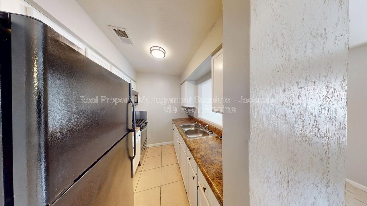 1010 Bronson St #3 - Photo 5 of 16