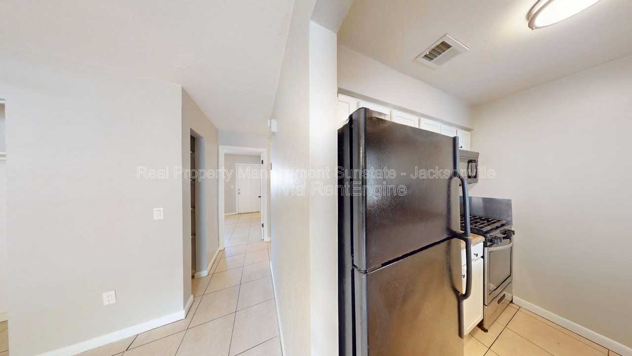 1010 Bronson St #3 - Photo 6 of 16