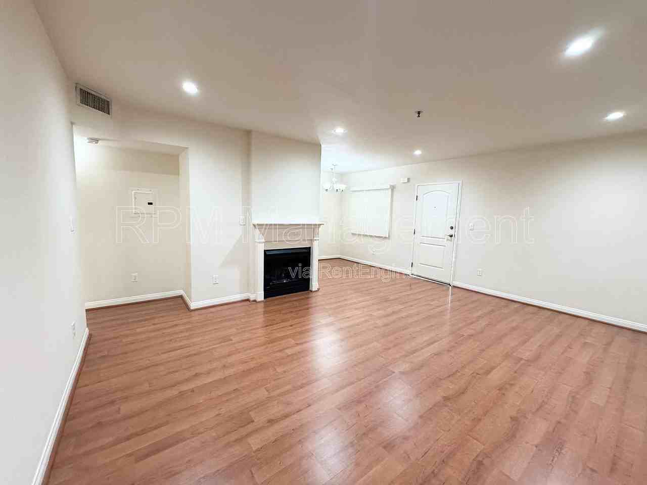 843 N Hayworth Ave #101 - Photo 2 of 15