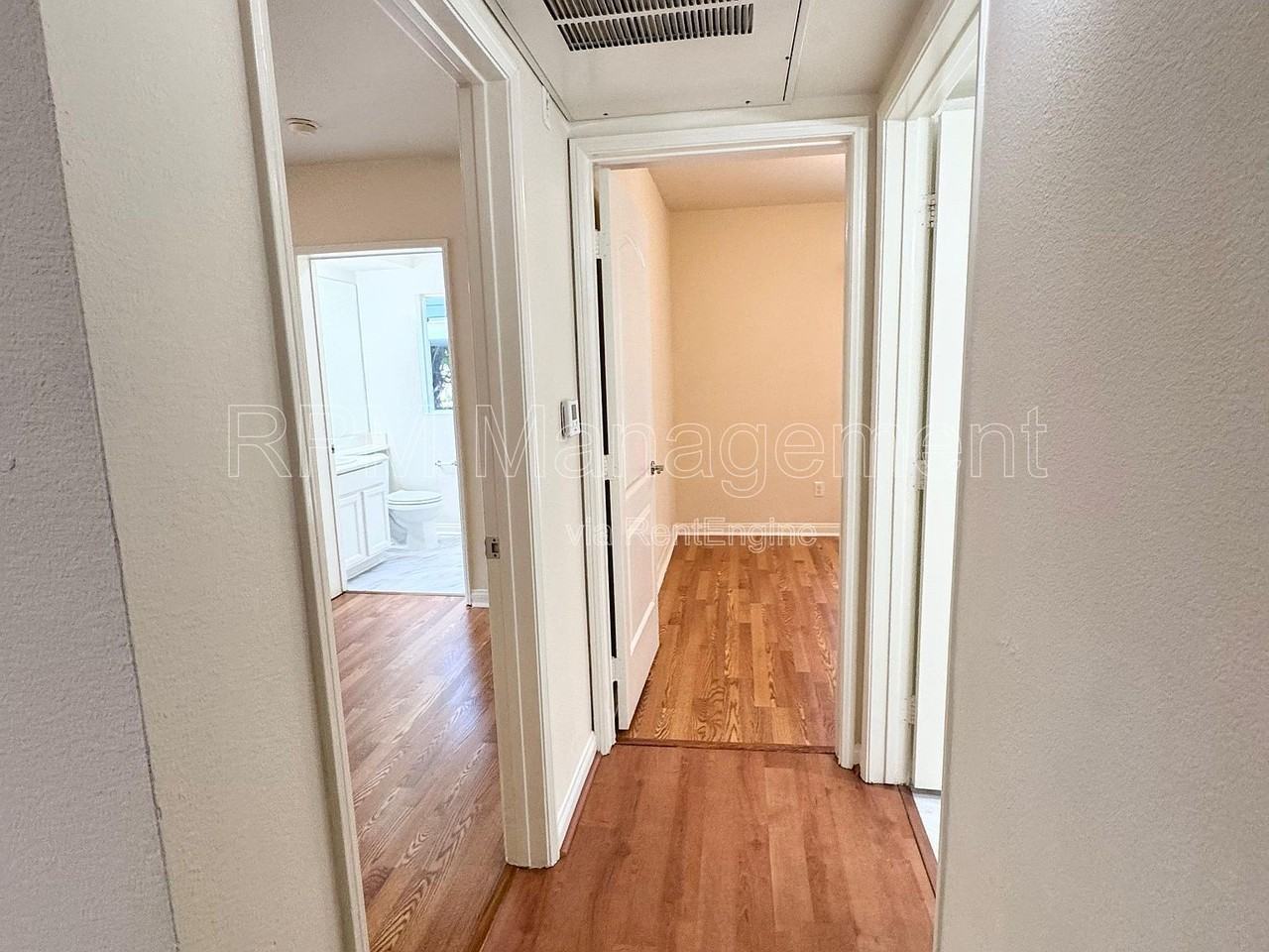 843 N Hayworth Ave #101 - Photo 6 of 15