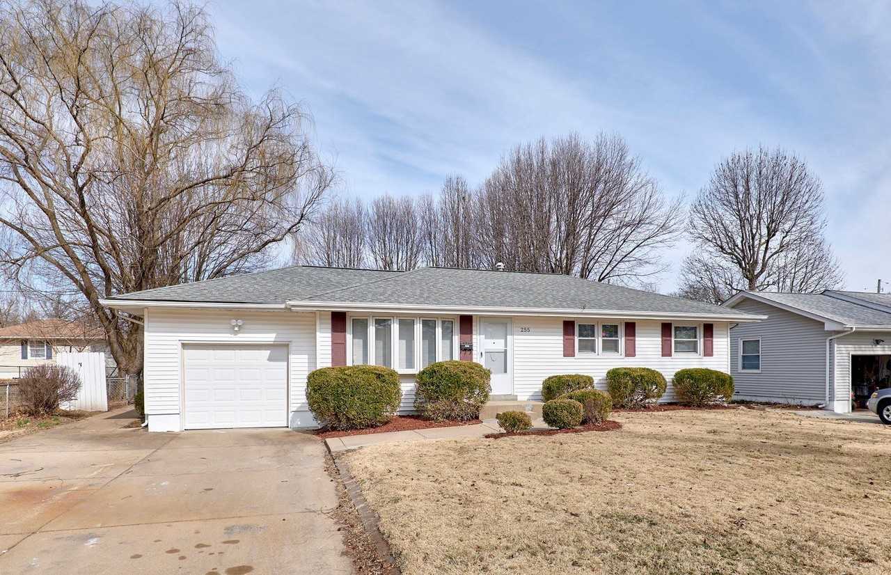 255 Florisota Dr - Photo 3 of 34