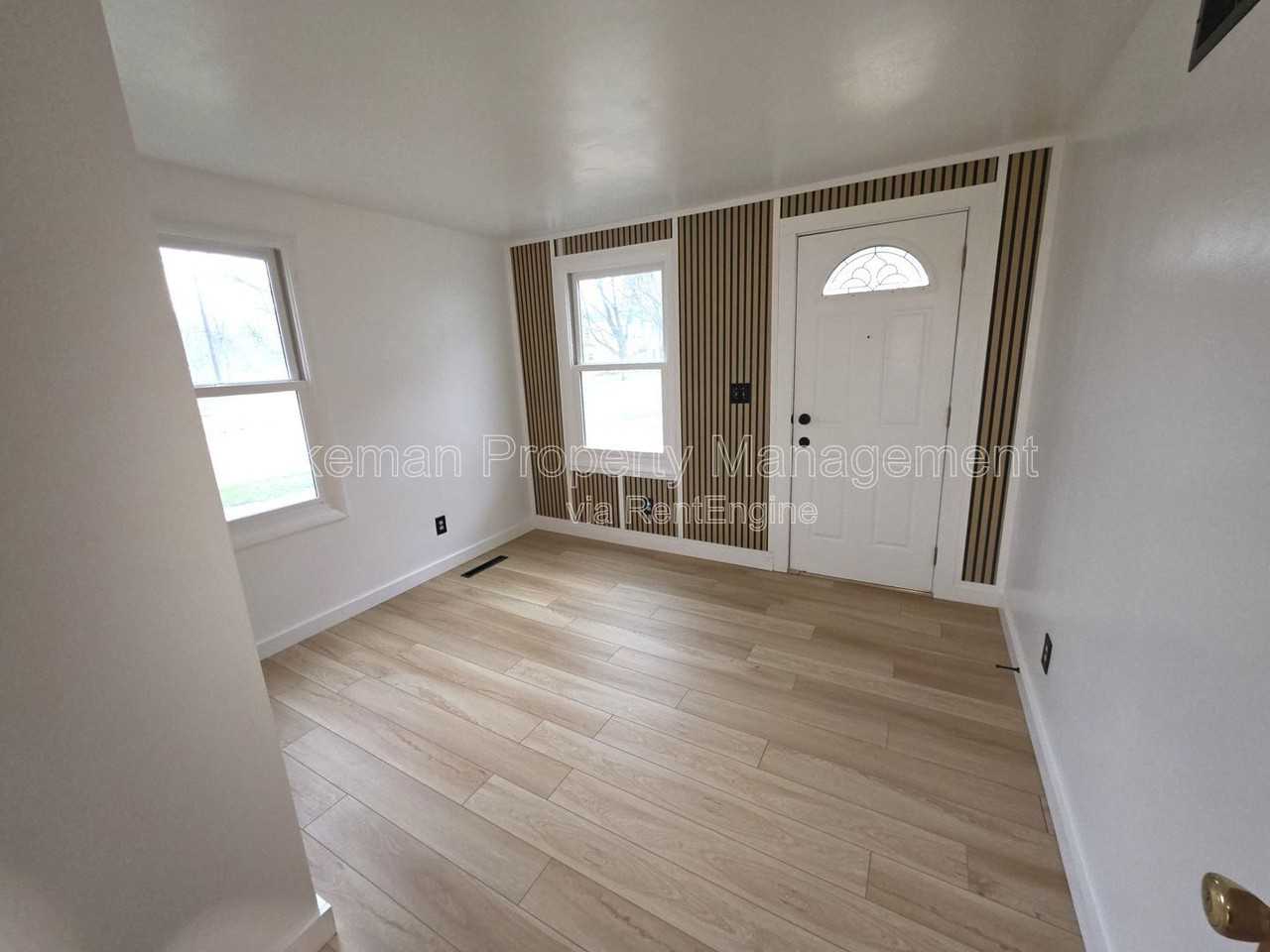 822 W Main St #A - Photo 5 of 11