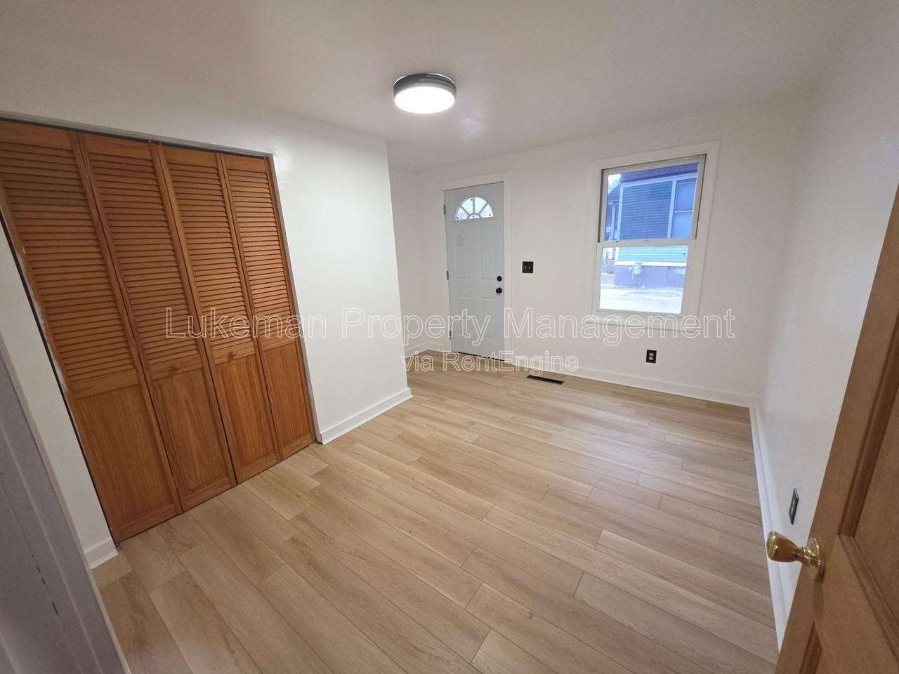 822 W Main St #A - Photo 7 of 11