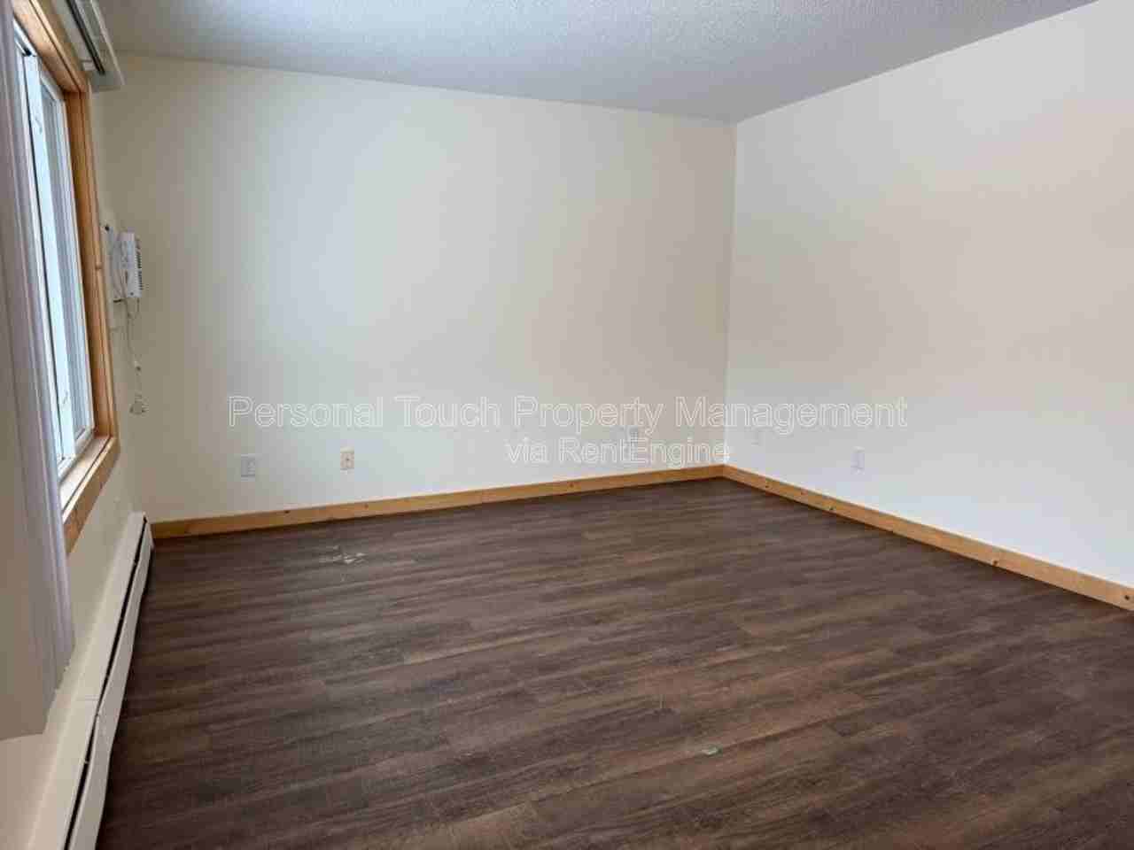625 2nd Ave W - Photo 2 of 18
