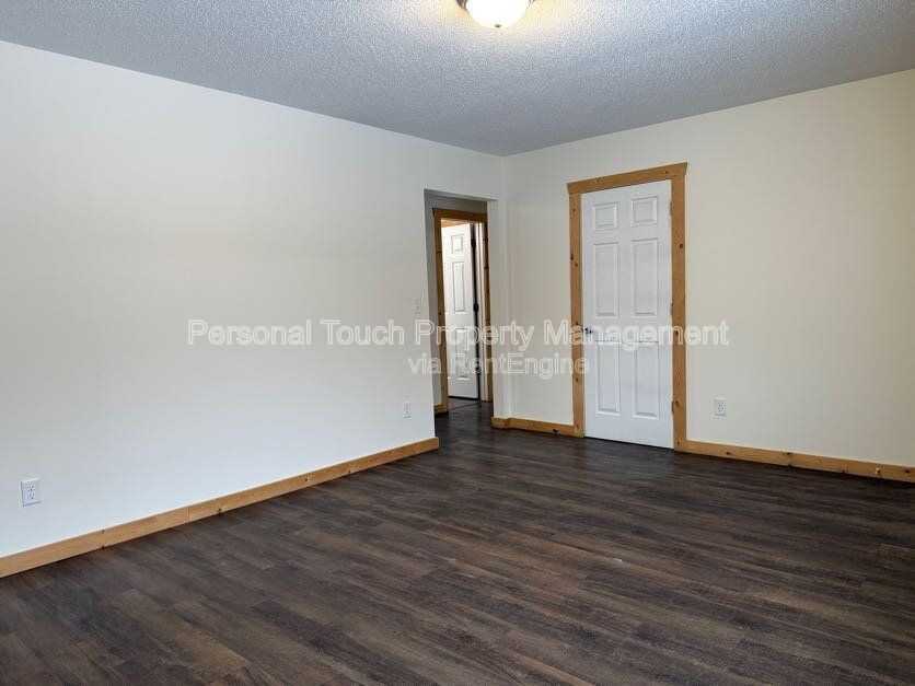 625 2nd Ave W - Photo 4 of 18