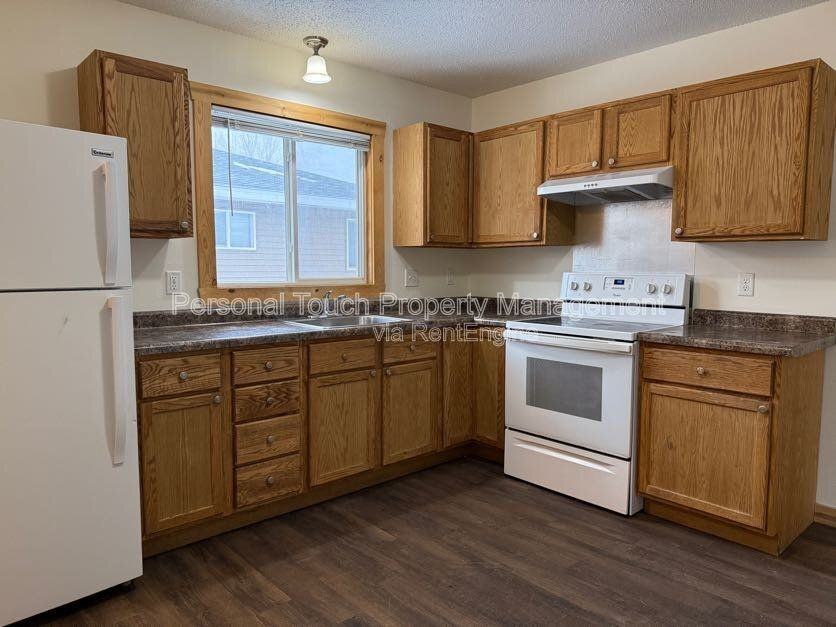 625 2nd Ave W - Photo 5 of 18