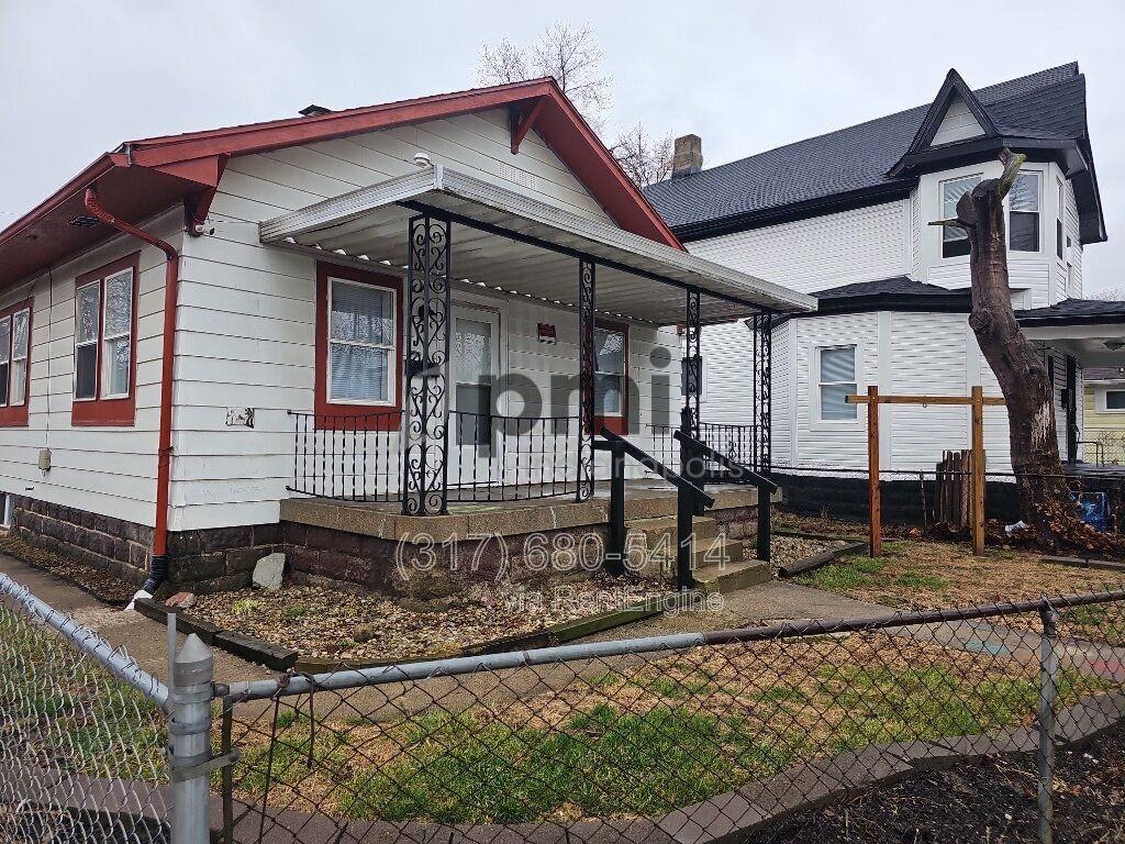 2031 Southeastern Ave - Photo 2 of 30