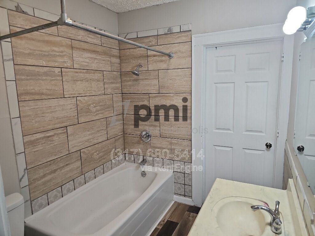 2031 Southeastern Ave - Photo 5 of 30