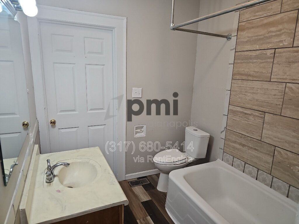 2031 Southeastern Ave - Photo 6 of 30