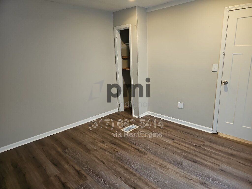 2031 Southeastern Ave - Photo 7 of 30