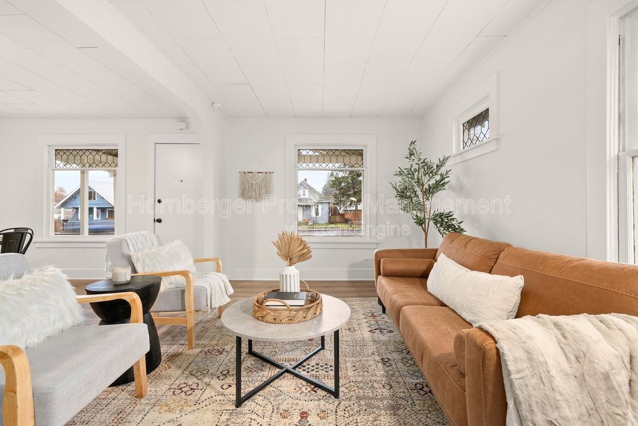 627 E Wellesley Ave - Photo 7 of 25