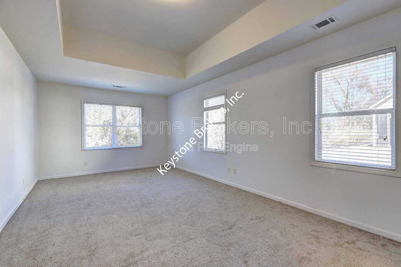 110 Sea Oaks Ct - Photo 7 of 12