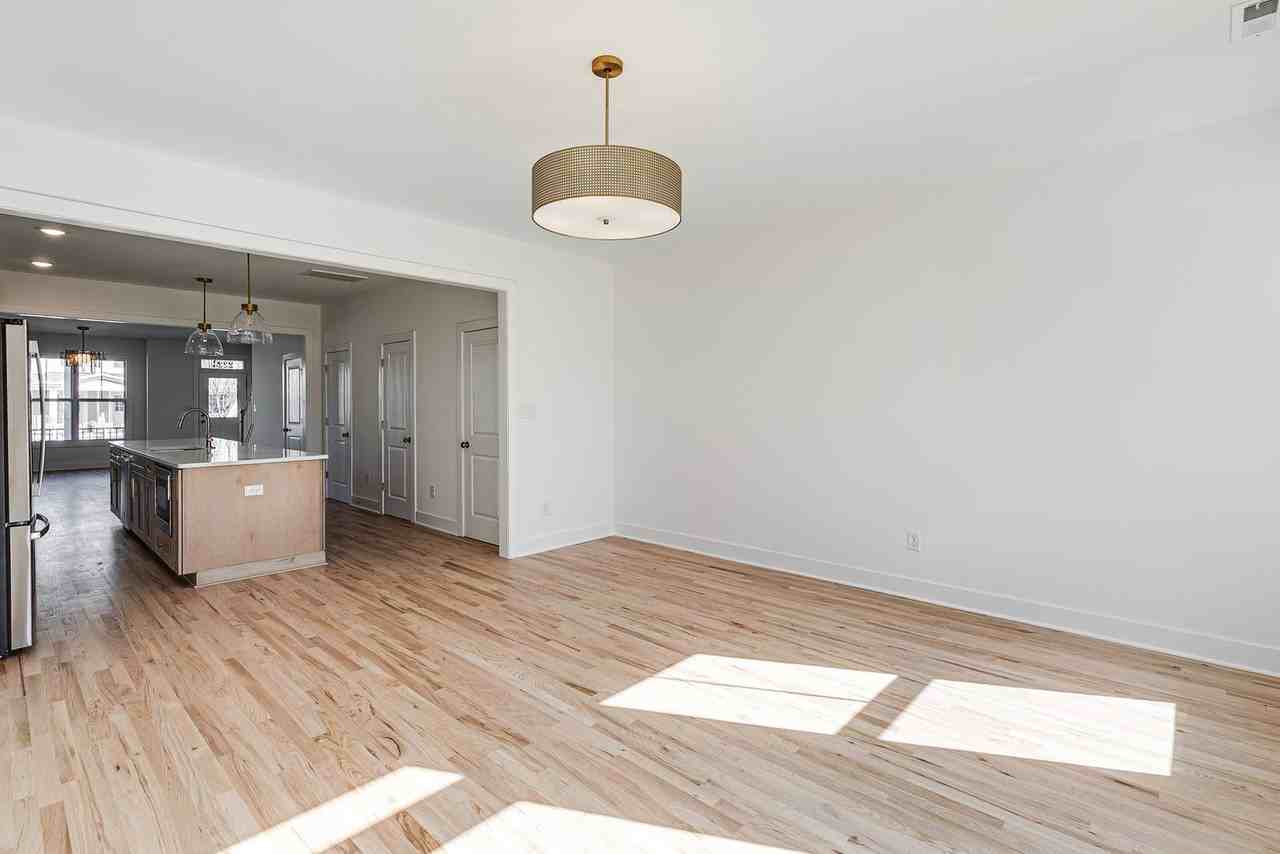 2224 Perry St - Photo 6 of 33