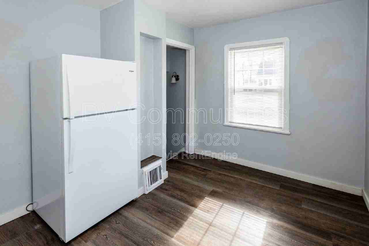 492 E 327th St - Photo 7 of 20